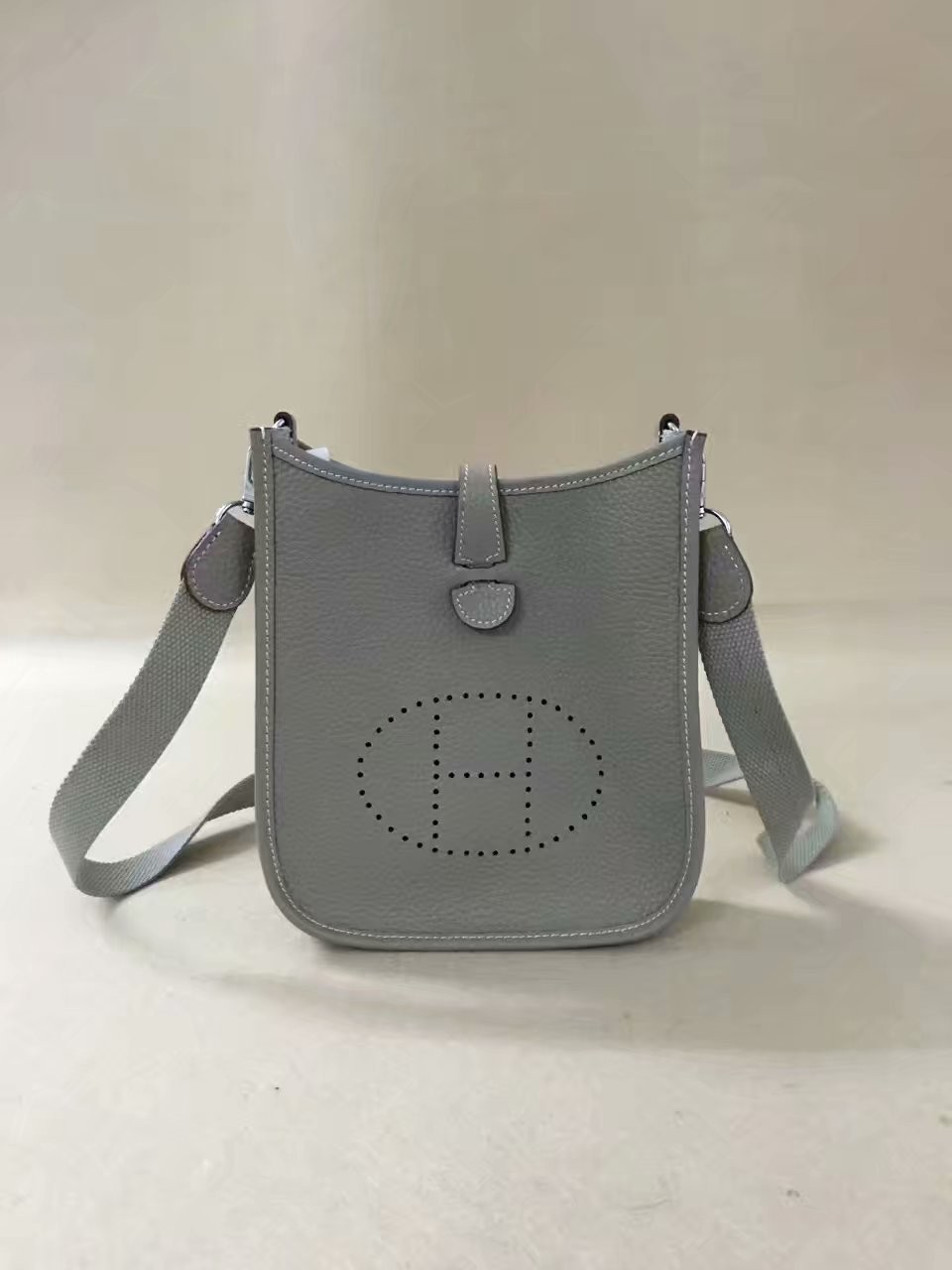 Hermes Evelyne original togo leather mini Shoulder Bag H15698 light grey Tl461DO87